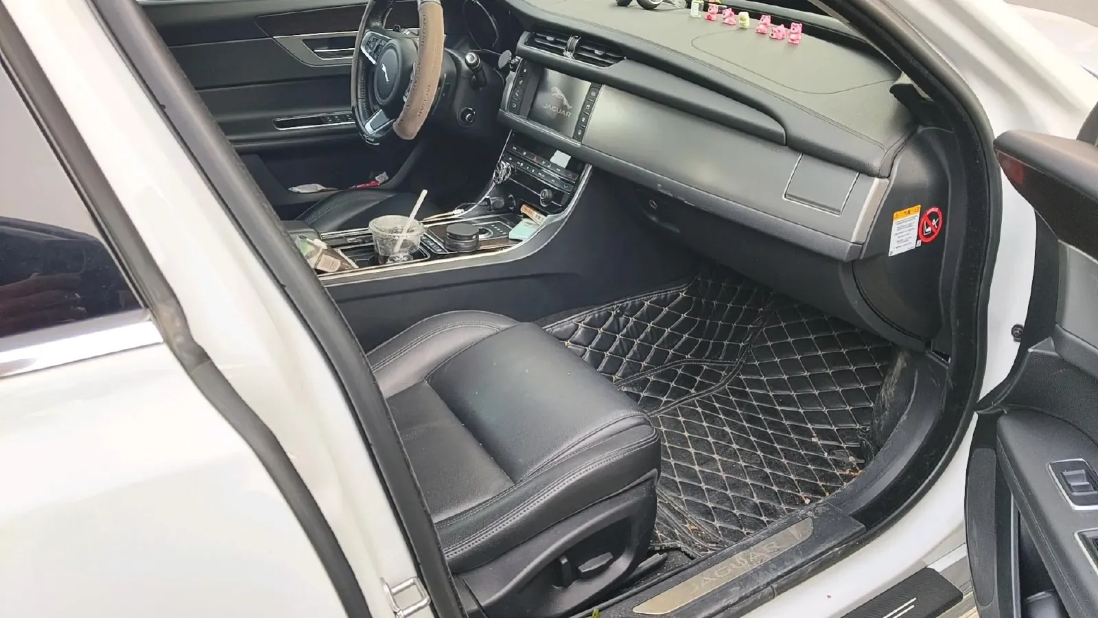 2018 Jaguar XFL 2.0T 200HP L4 8AT,autocango,china used car exporter,china ev exporter,chinese used car exporter,chinese used ev exporter