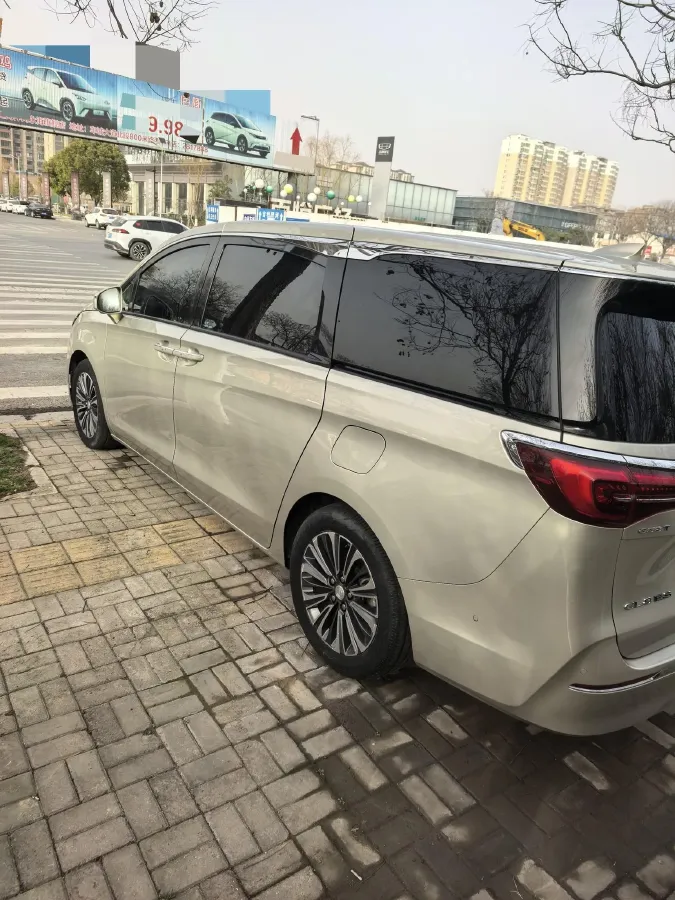 2022 Buick GL8 2.0T 237HP L4 9AT,autocango,china used car exporter,china ev exporter,chinese used car exporter,chinese used ev exporter