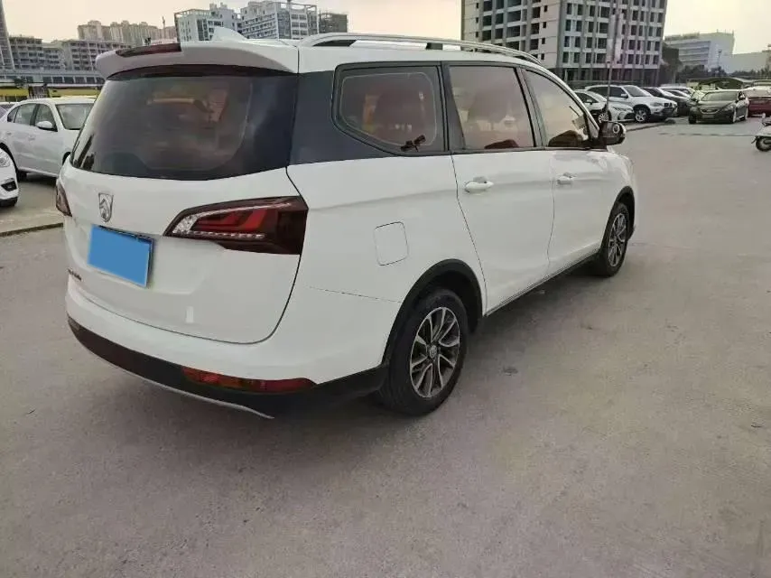 2019 BaoJun 730 1.5L 105HP L4 6MT,autocango,china used car exporter,china ev exporter,chinese used car exporter,chinese used ev exporter