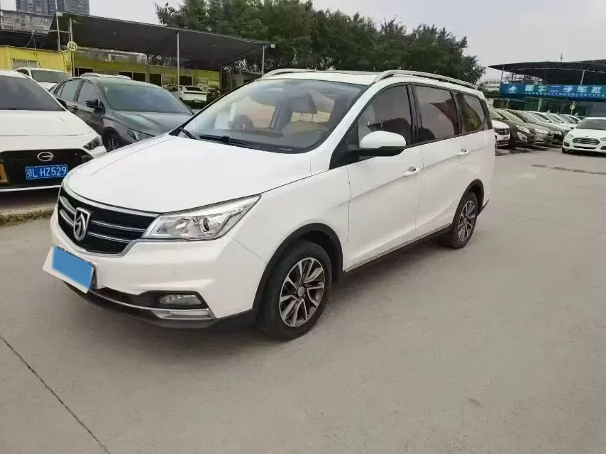 2019 BaoJun 730 1.5L 105HP L4 6MT,autocango,china used car exporter,china ev exporter,chinese used car exporter,chinese used ev exporter