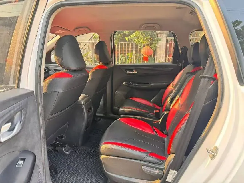 2019 BaoJun 730 1.5L 105HP L4 6MT,autocango,china used car exporter,china ev exporter,chinese used car exporter,chinese used ev exporter