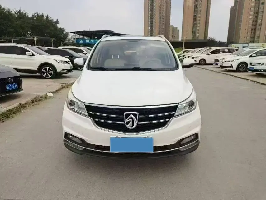 2019 BaoJun 730 1.5L 105HP L4 6MT,autocango,china used car exporter,china ev exporter,chinese used car exporter,chinese used ev exporter