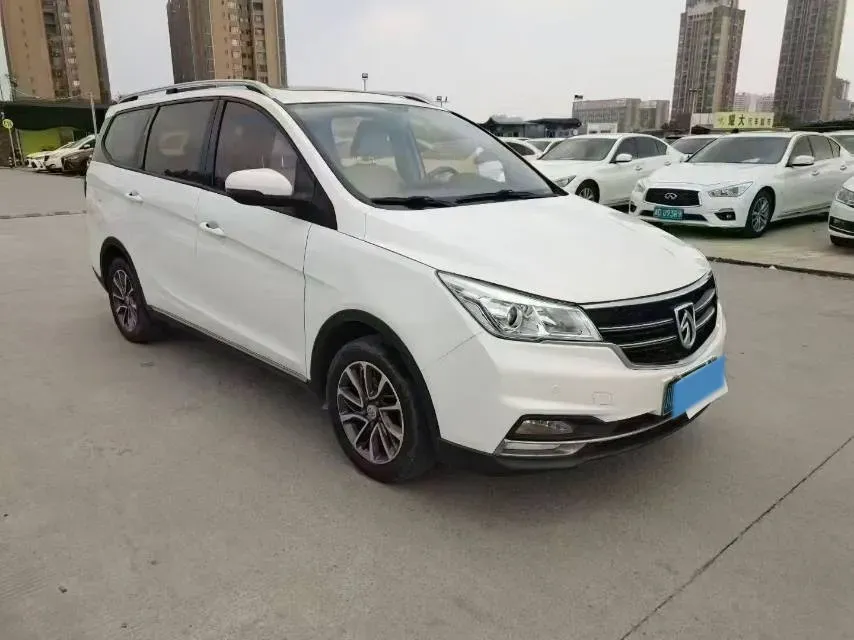 2019 BaoJun 730 1.5L 105HP L4 6MT,autocango,china used car exporter,china ev exporter,chinese used car exporter,chinese used ev exporter