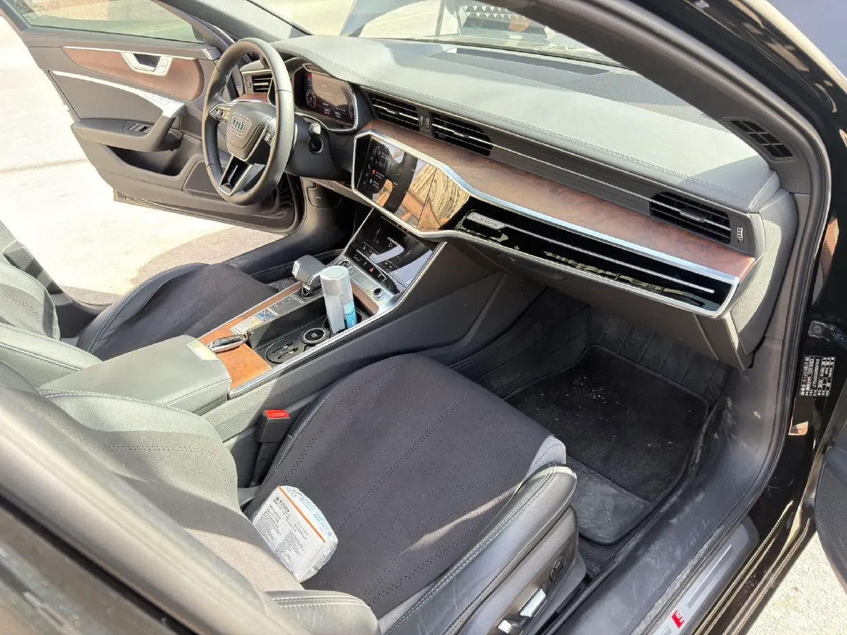 2023 Audi A6L 2.0T 245HP L4 7DCT,autocango,china used car exporter,china ev exporter,chinese used car exporter,chinese used ev exporter