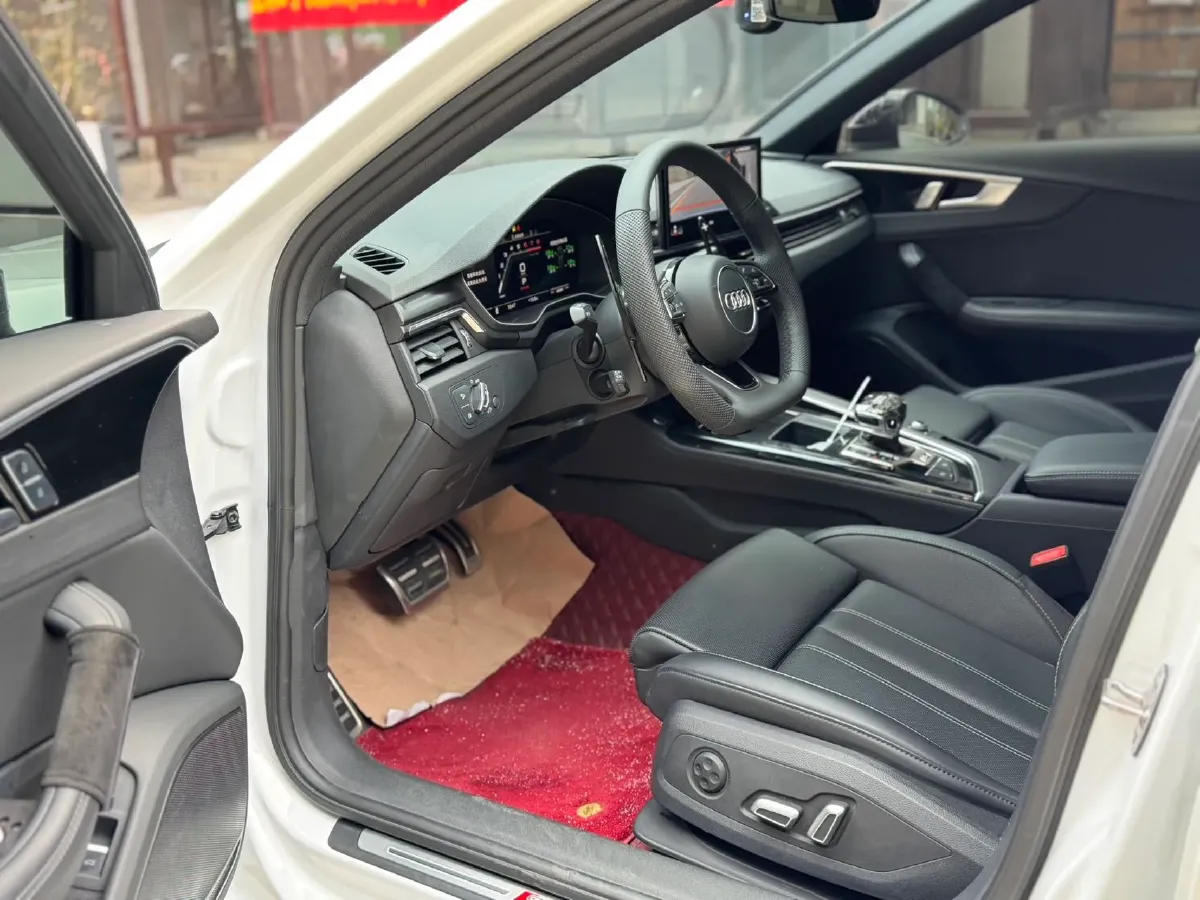 2025 Audi A4L 2.0T 190HP L4 7DCT,autocango,china used car exporter,china ev exporter,chinese used car exporter,chinese used ev exporter