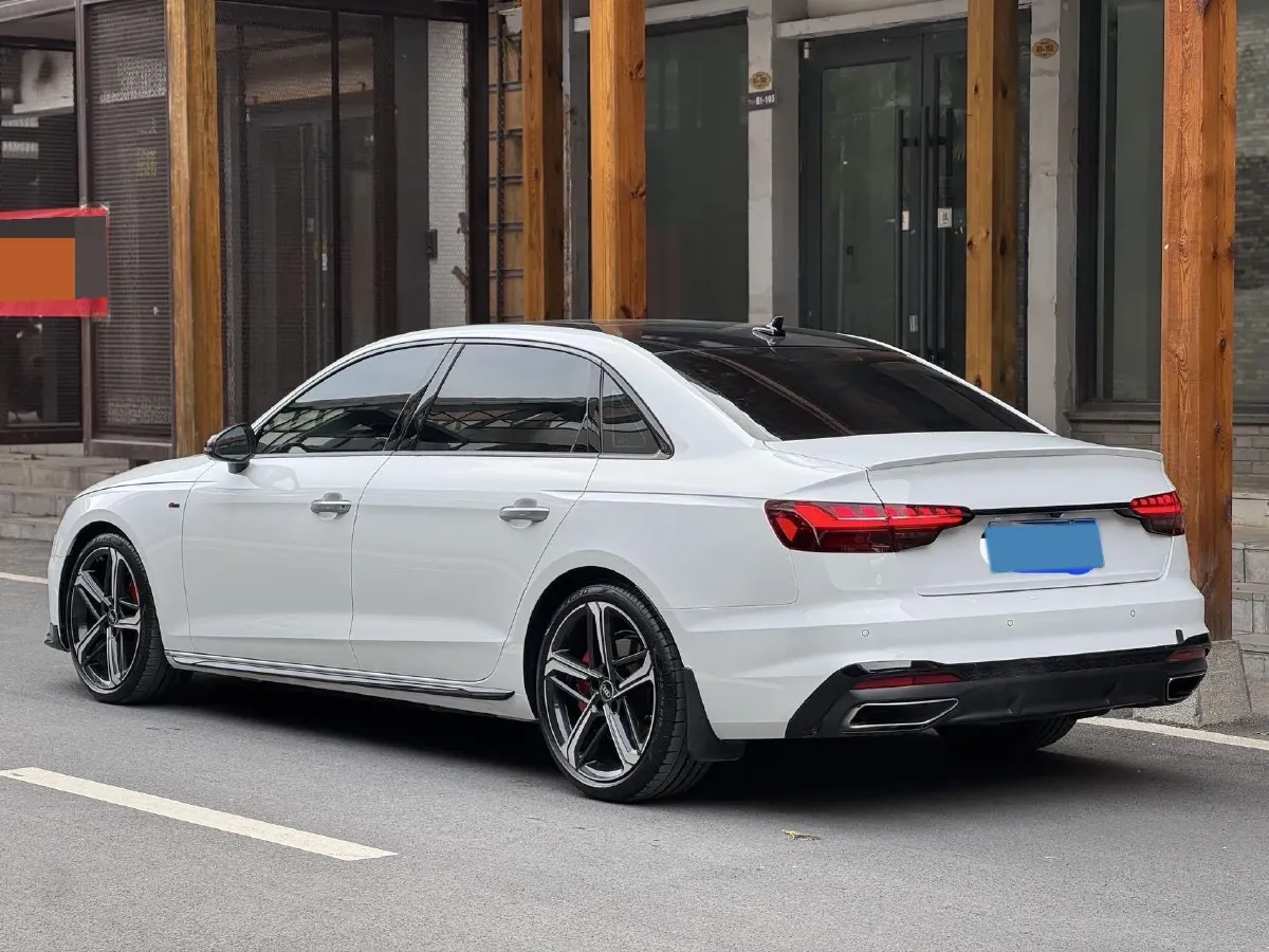 2025 Audi A4L 2.0T 190HP L4 7DCT,autocango,china used car exporter,china ev exporter,chinese used car exporter,chinese used ev exporter
