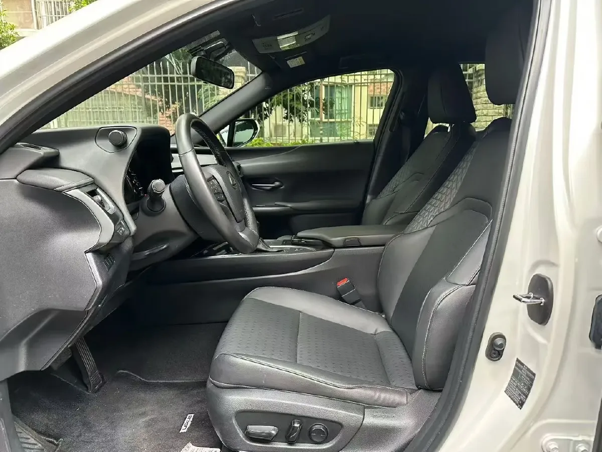 2020 Lexus UX 2.0L 146HP L4 E-CVT Hybrid,autocango,china used car exporter,china ev exporter,chinese used car exporter,chinese used ev exporter