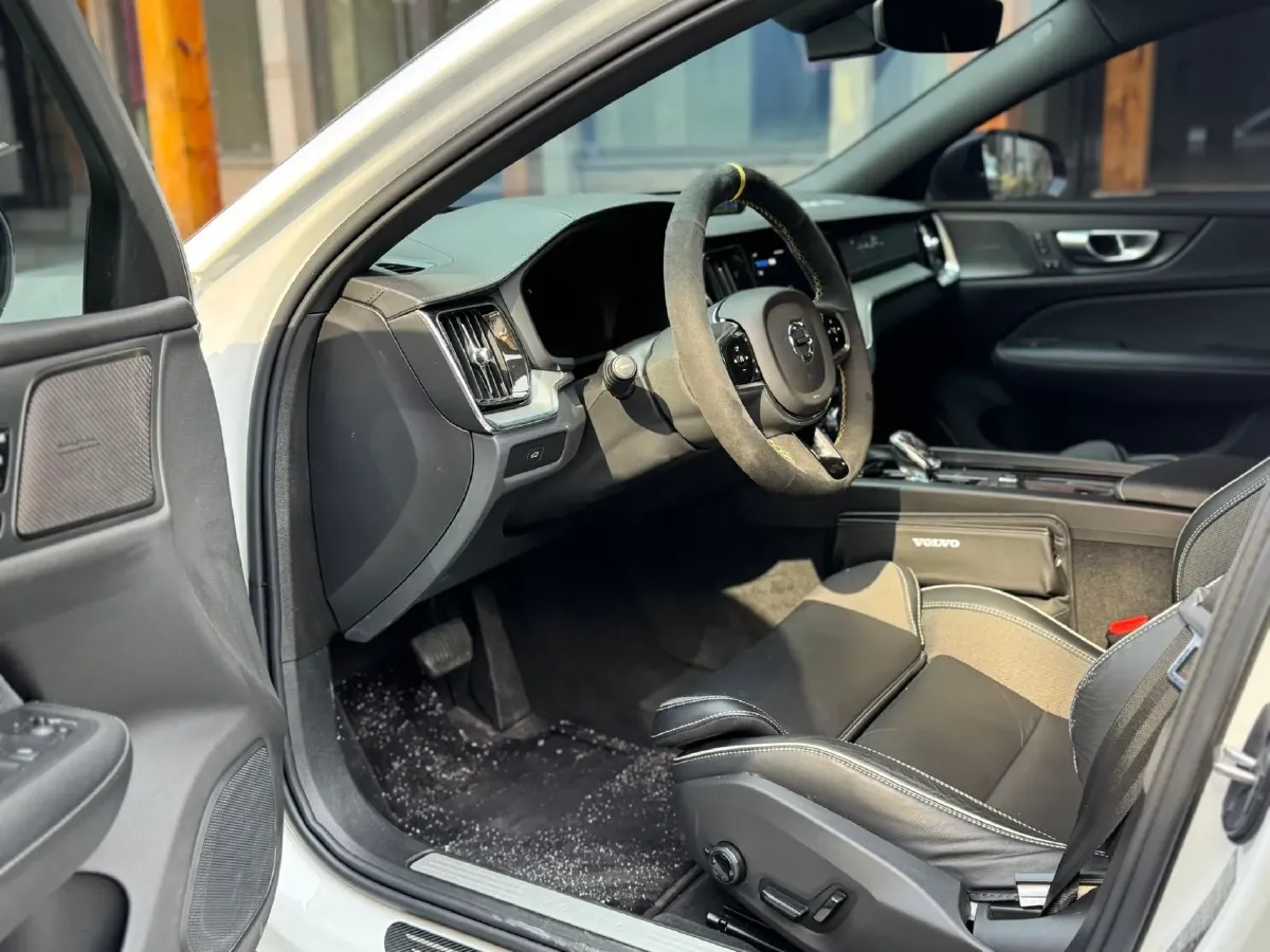 2024 Volvo S60 2.0T 250HP L4 8AT,autocango,china used car exporter,china ev exporter,chinese used car exporter,chinese used ev exporter