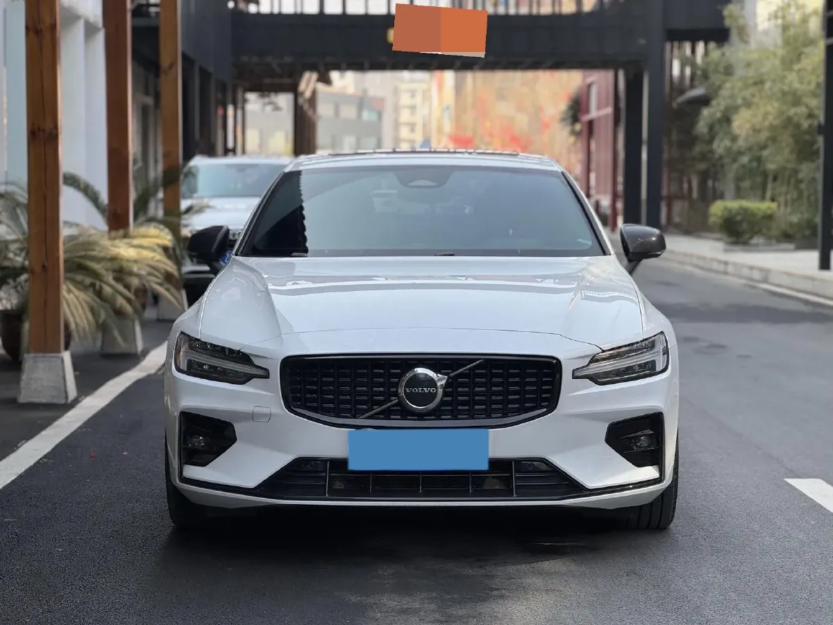 2024 Volvo S60 2.0T 250HP L4 8AT,autocango,china used car exporter,china ev exporter,chinese used car exporter,chinese used ev exporter