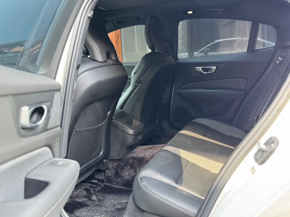 2024 Volvo S60 2.0T 250HP L4 8AT,autocango,china used car exporter,china ev exporter,chinese used car exporter,chinese used ev exporter