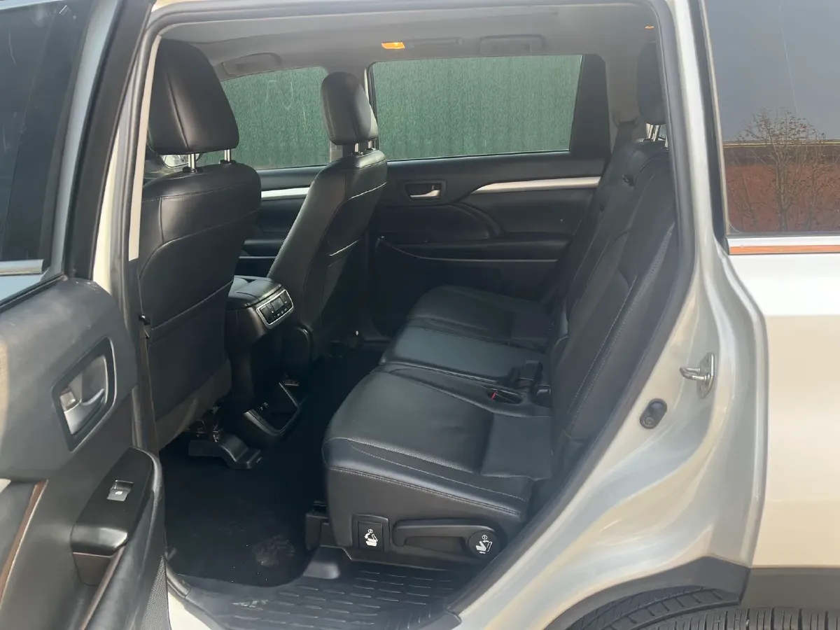 2021 Toyota Highlander 2.0T 220HP L4 6AT,autocango,china used car exporter,china ev exporter,chinese used car exporter,chinese used ev exporter