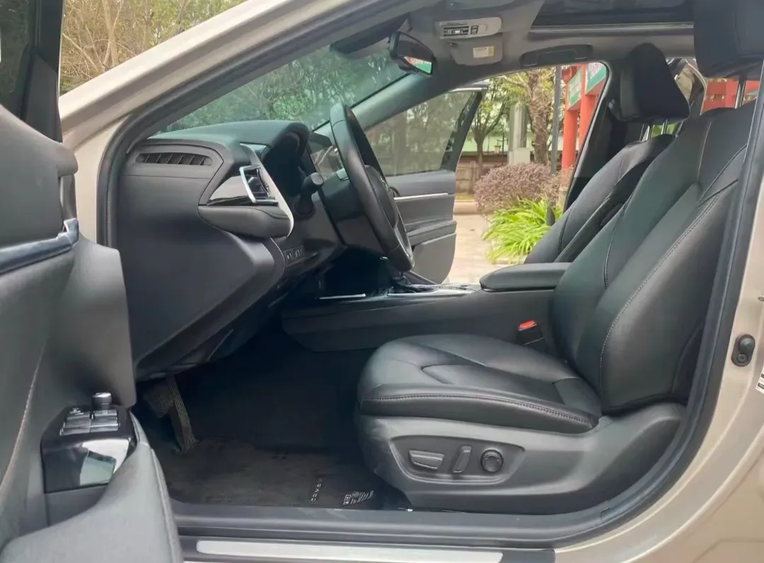 2021 Toyota Camry 2.5L 209HP L4 8AT,autocango,china used car exporter,china ev exporter,chinese used car exporter,chinese used ev exporter