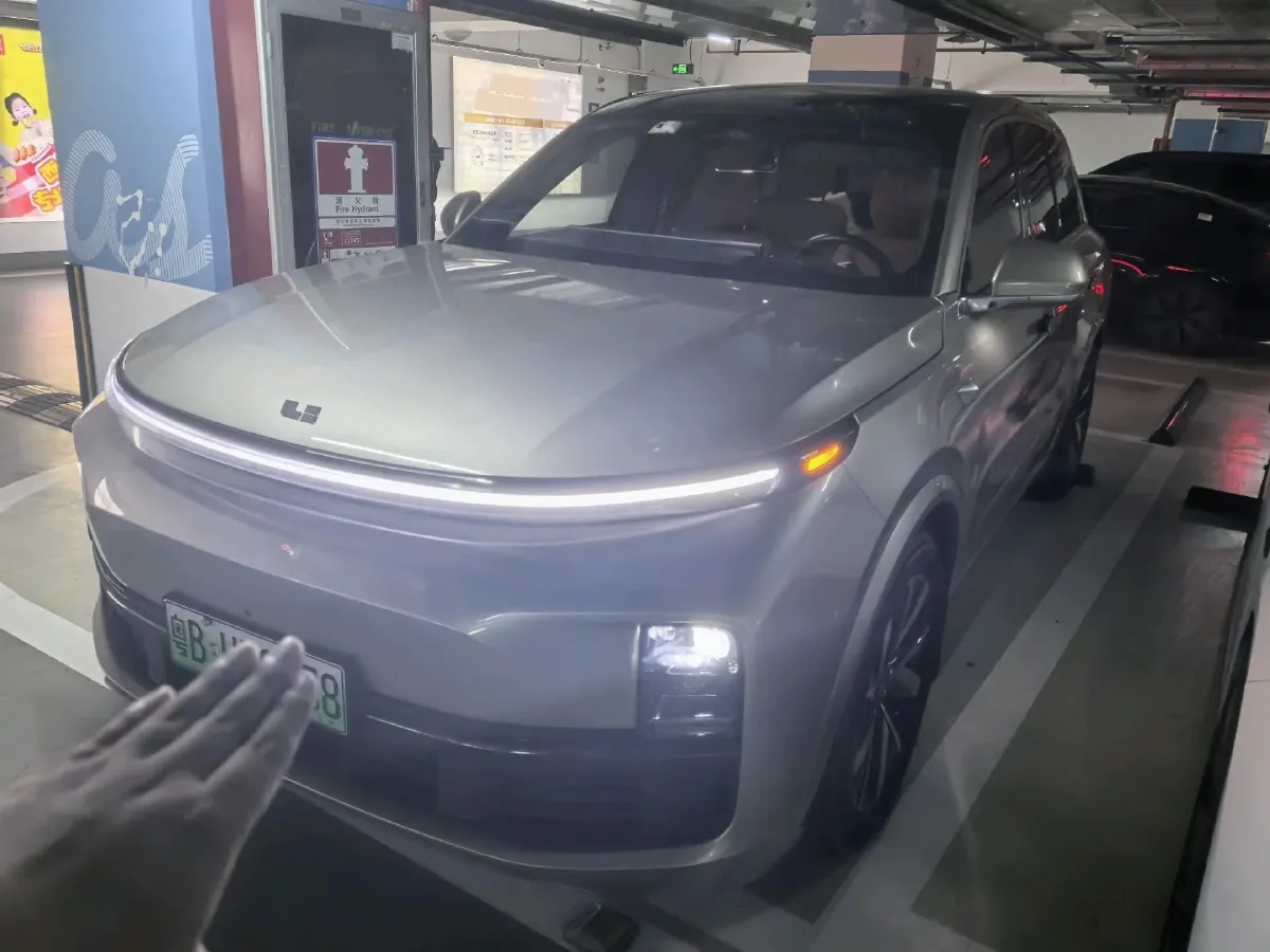 2023 Li L8 Range Extended 154HP REEV 40.9KWH,autocango,china used car exporter,china ev exporter,chinese used car exporter,chinese used ev exporter