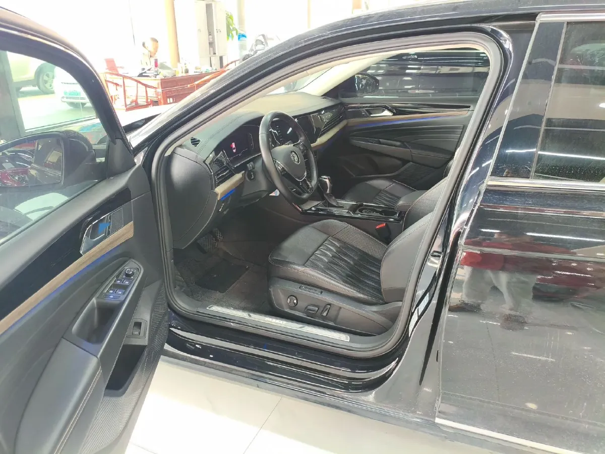 2020 Volkswagen Passat 2.0T 220HP L4 7DCT,autocango,china used car exporter,china ev exporter,chinese used car exporter,chinese used ev exporter