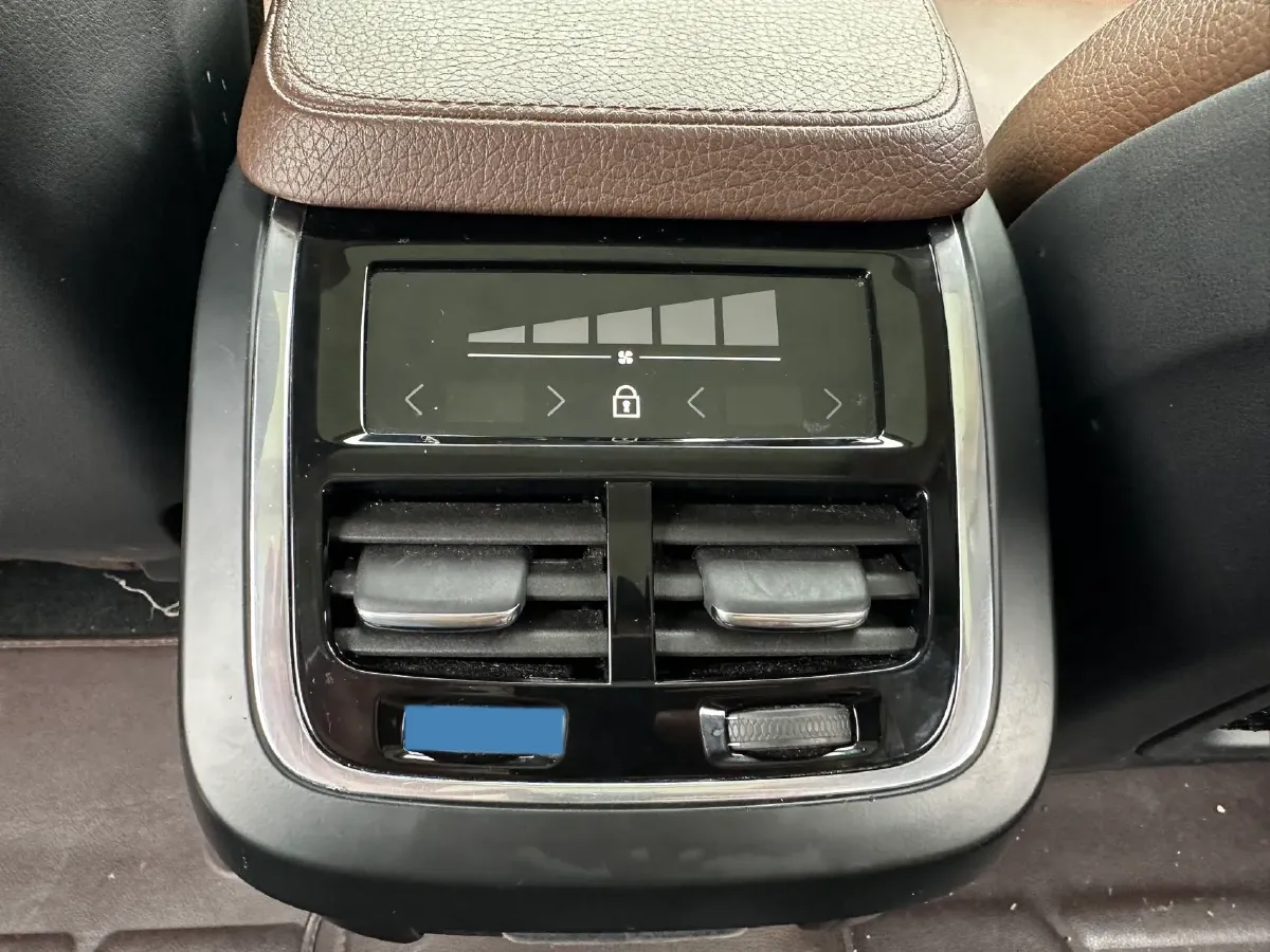 2020 Volvo XC90 2.0T 310HP L4 8AT,autocango,china used car exporter,china ev exporter,chinese used car exporter,chinese used ev exporter