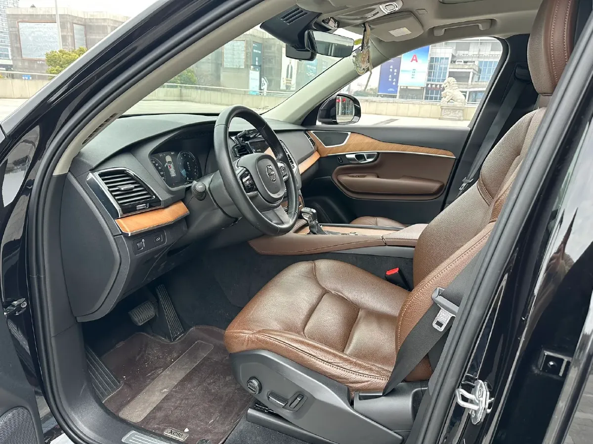 2020 Volvo XC90 2.0T 310HP L4 8AT,autocango,china used car exporter,china ev exporter,chinese used car exporter,chinese used ev exporter