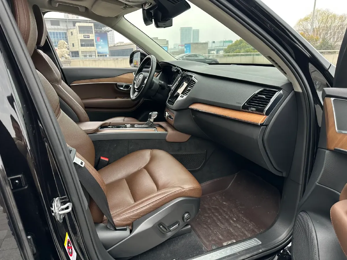 2020 Volvo XC90 2.0T 310HP L4 8AT,autocango,china used car exporter,china ev exporter,chinese used car exporter,chinese used ev exporter