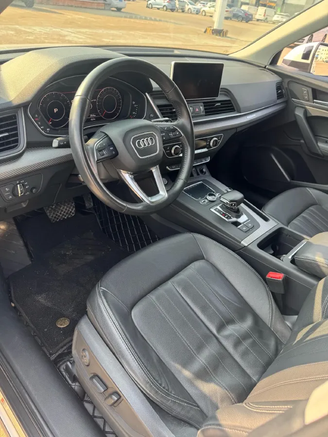 2020 Audi Q5L 2.0T 252HP L4 7DCT,autocango,china used car exporter,china ev exporter,chinese used car exporter,chinese used ev exporter