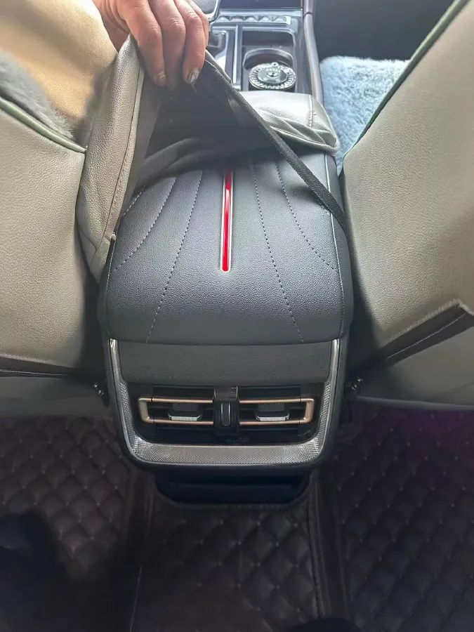 2023 HongQi H6 2.0T 252HP L4 8AT,autocango,china used car exporter,china ev exporter,chinese used car exporter,chinese used ev exporter