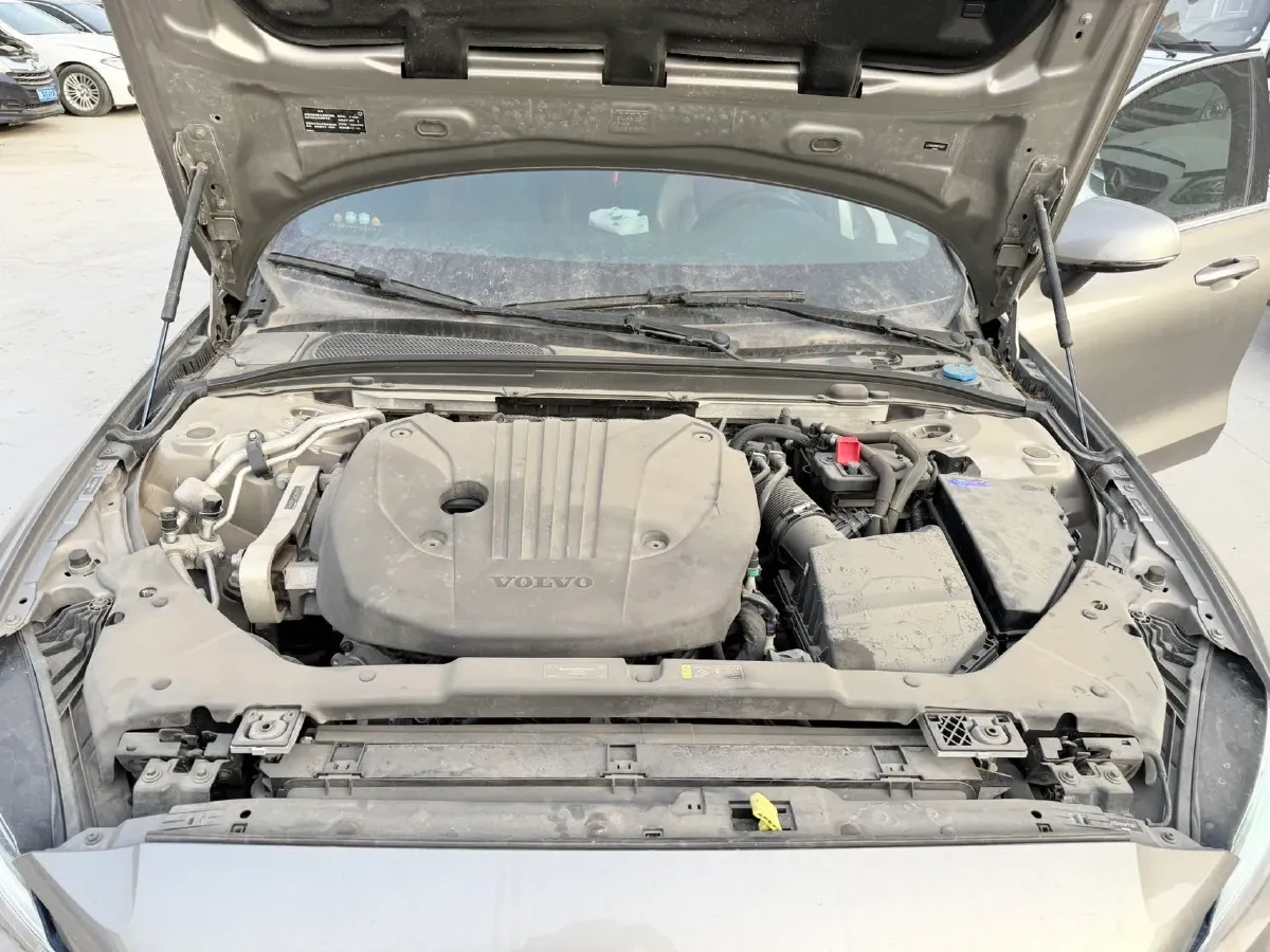 2021 Volvo S60 2.0T 190HP L4 8AT,autocango,china used car exporter,china ev exporter,chinese used car exporter,chinese used ev exporter