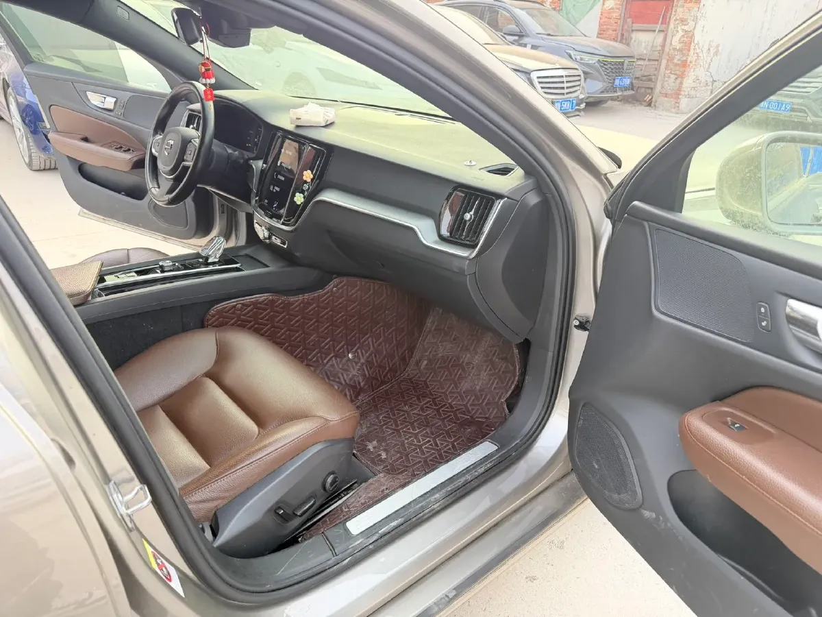 2021 Volvo S60 2.0T 190HP L4 8AT,autocango,china used car exporter,china ev exporter,chinese used car exporter,chinese used ev exporter