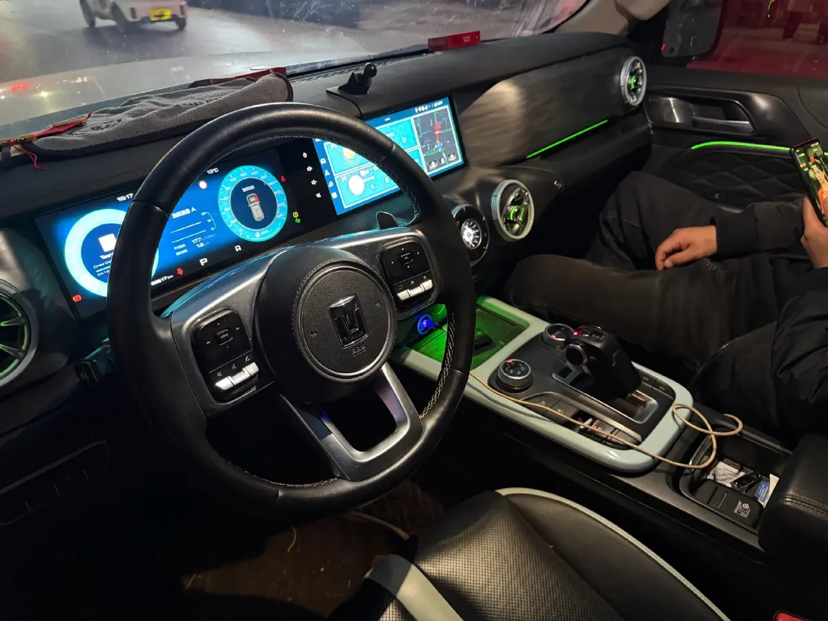 2023 Tank 300 2.0T 227HP L4 8AT,autocango,china used car exporter,china ev exporter,chinese used car exporter,chinese used ev exporter