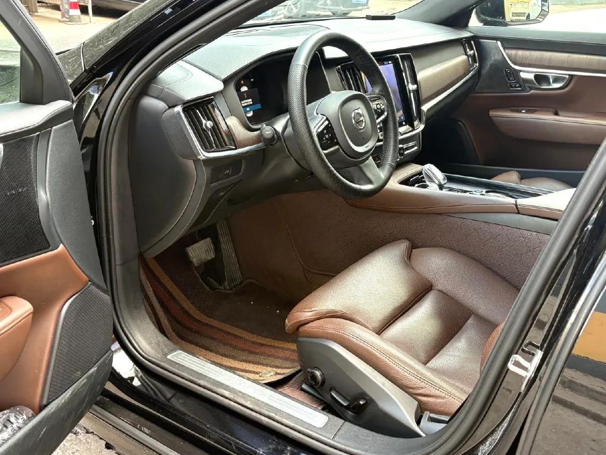 2023 Volvo S90 2.0T 250HP L4 8AT,autocango,china used car exporter,china ev exporter,chinese used car exporter,chinese used ev exporter