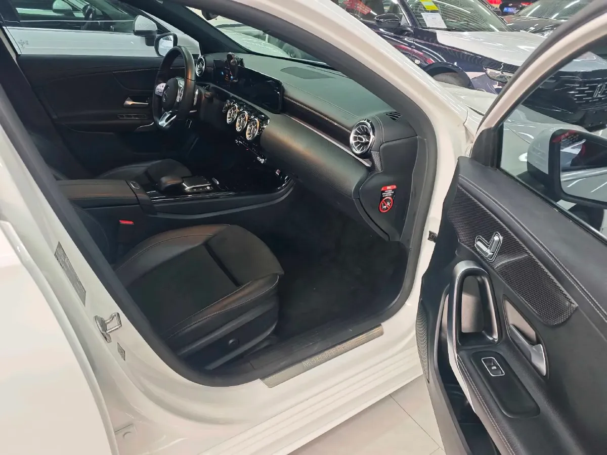 2021 Mercedes-Benz A Class 1.3T 163HP L4 7DCT,autocango,china used car exporter,china ev exporter,chinese used car exporter,chinese used ev exporter