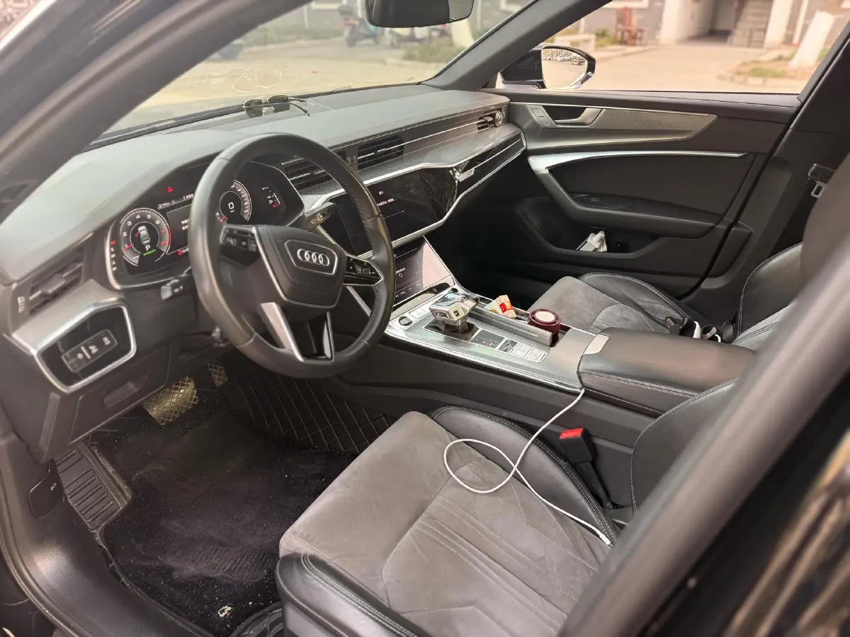 2023 Audi A6L 2.0T 245HP L4 7DCT,autocango,china used car exporter,china ev exporter,chinese used car exporter,chinese used ev exporter