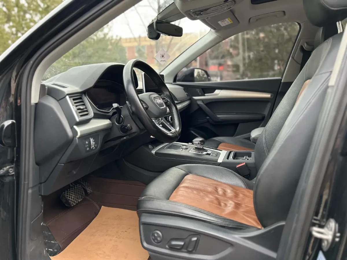 2020 Audi Q5L 2.0T 190HP L4 7DCT,autocango,china used car exporter,china ev exporter,chinese used car exporter,chinese used ev exporter