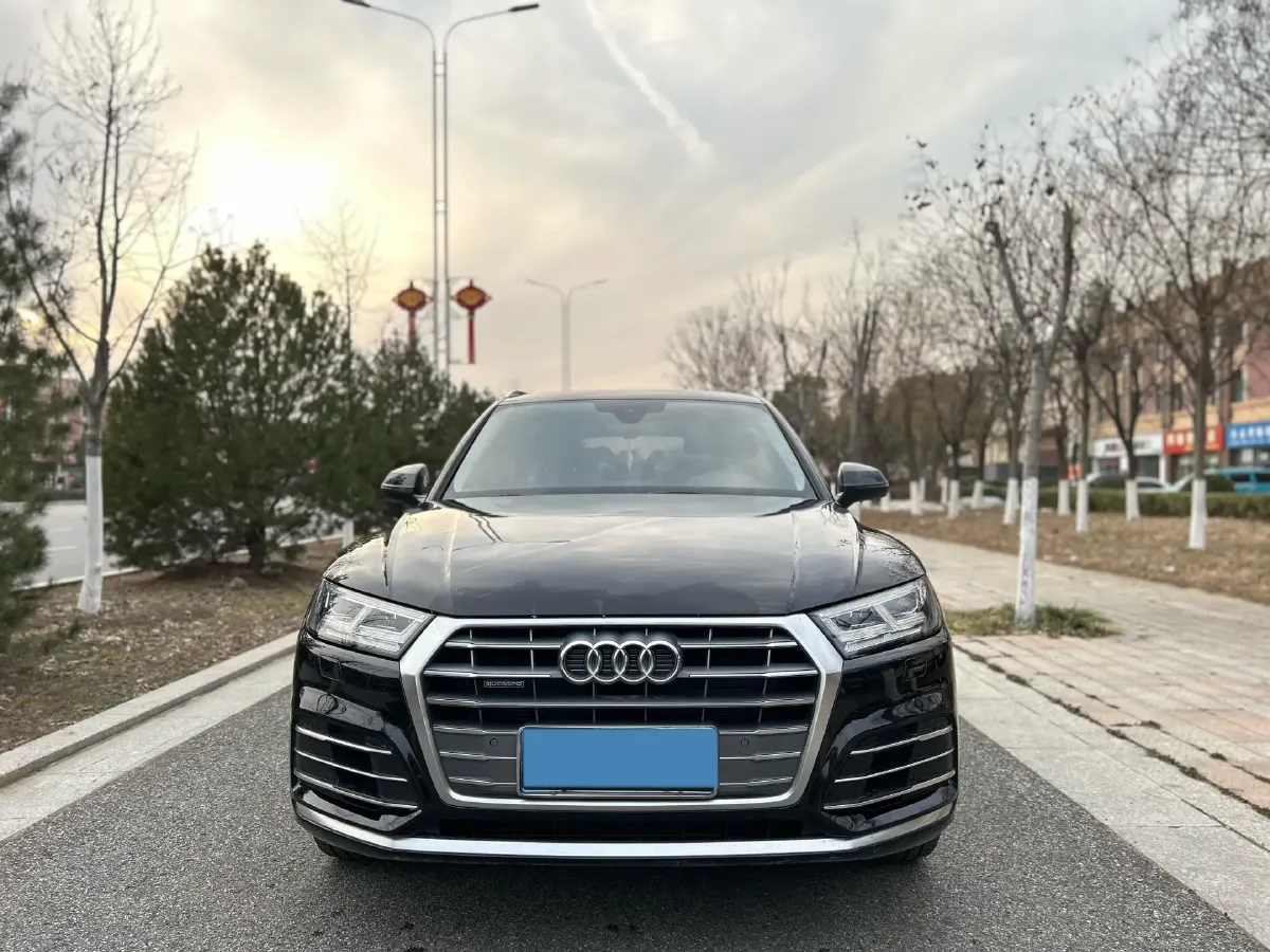 2020 Audi Q5L 2.0T 190HP L4 7DCT,autocango,china used car exporter,china ev exporter,chinese used car exporter,chinese used ev exporter