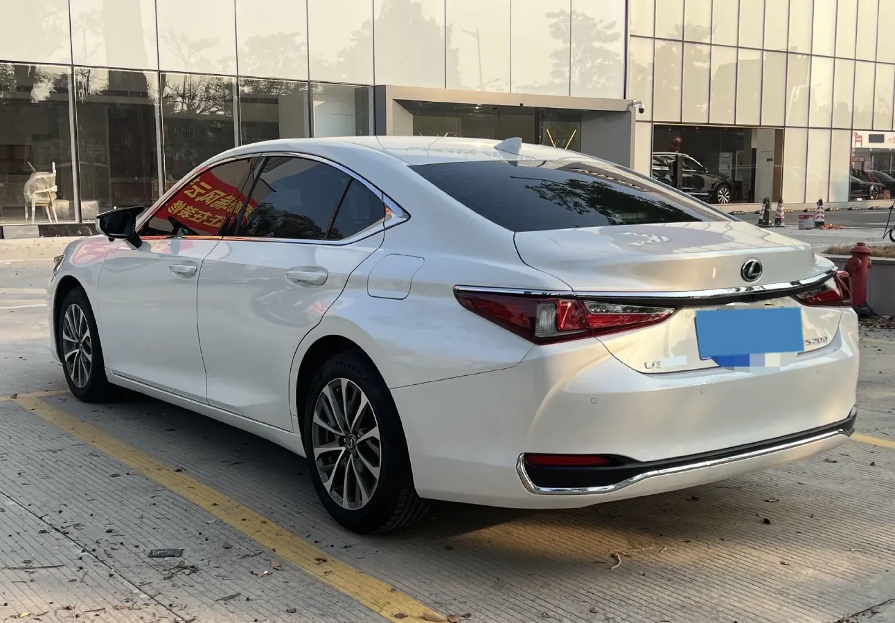 2023 Lexus ES 2.0L 173HP L4 CVT,autocango,china used car exporter,china ev exporter,chinese used car exporter,chinese used ev exporter