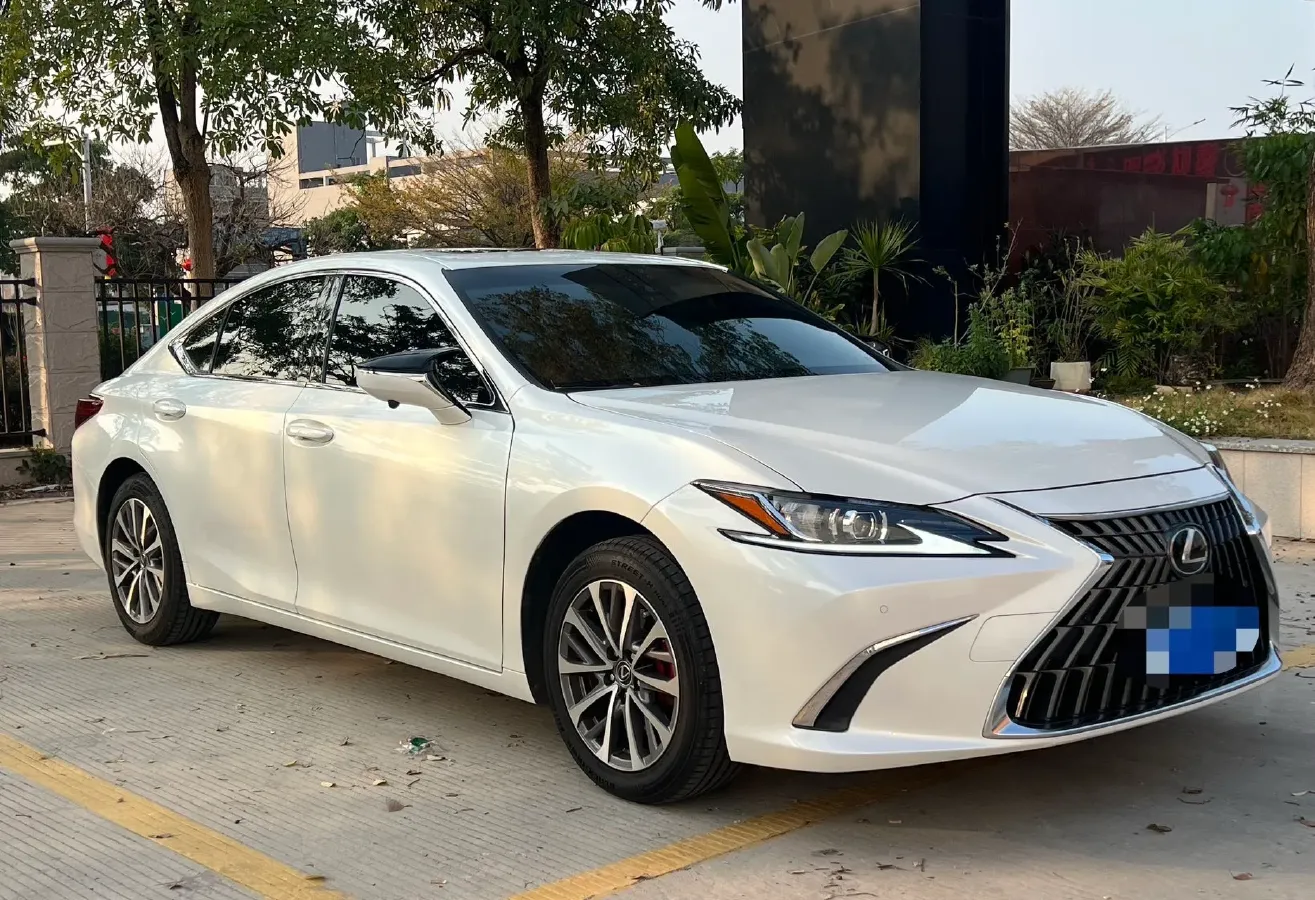 2023 Lexus ES 2.0L 173HP L4 CVT,autocango,china used car exporter,china ev exporter,chinese used car exporter,chinese used ev exporter