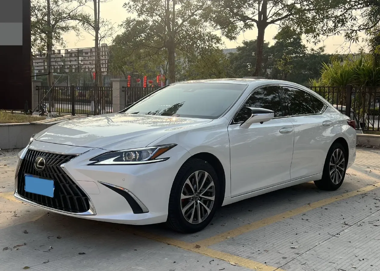 2023 Lexus ES 2.0L 173HP L4 CVT,autocango,china used car exporter,china ev exporter,chinese used car exporter,chinese used ev exporter