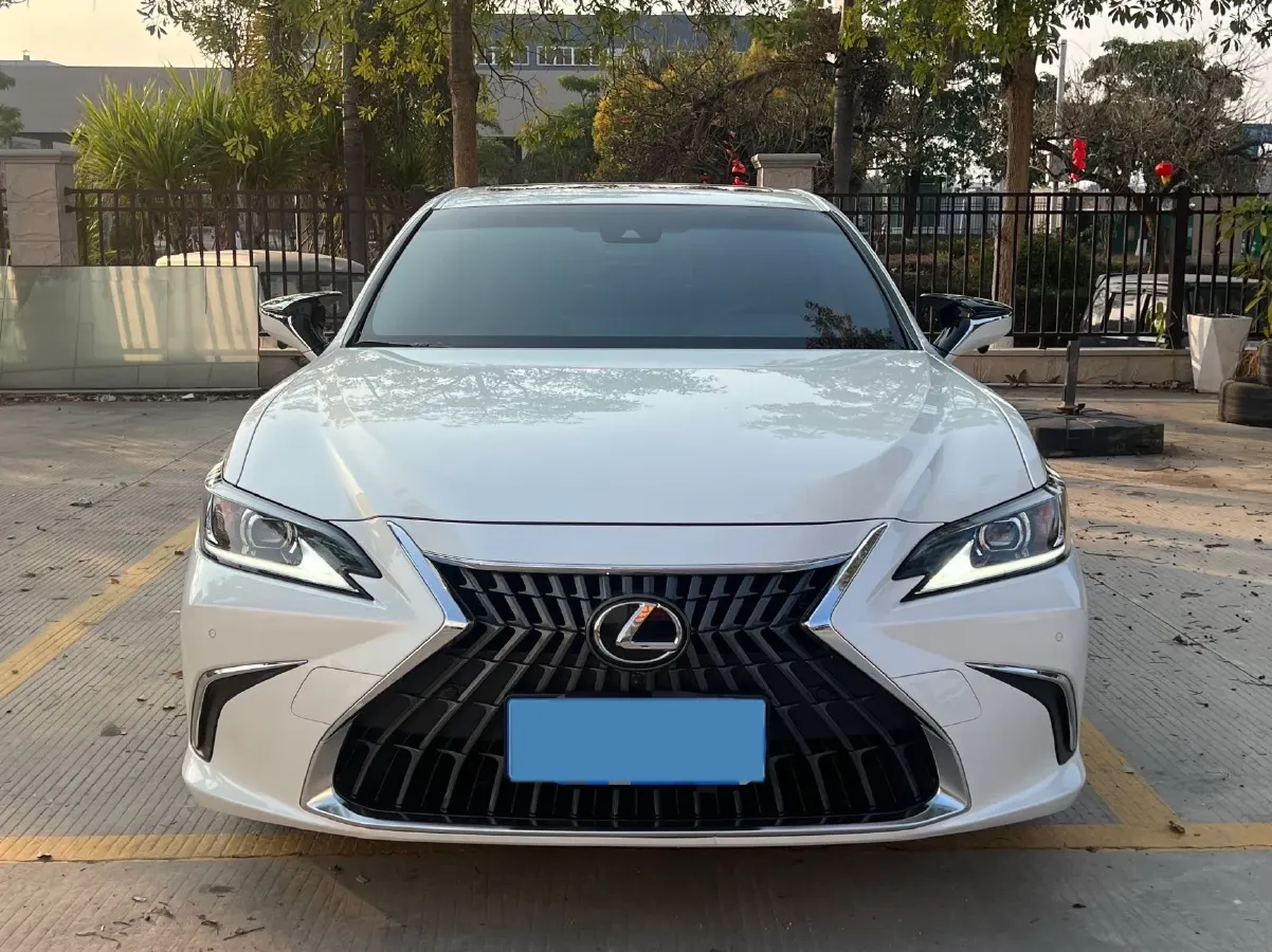 2023 Lexus ES 2.0L 173HP L4 CVT,autocango,china used car exporter,china ev exporter,chinese used car exporter,chinese used ev exporter