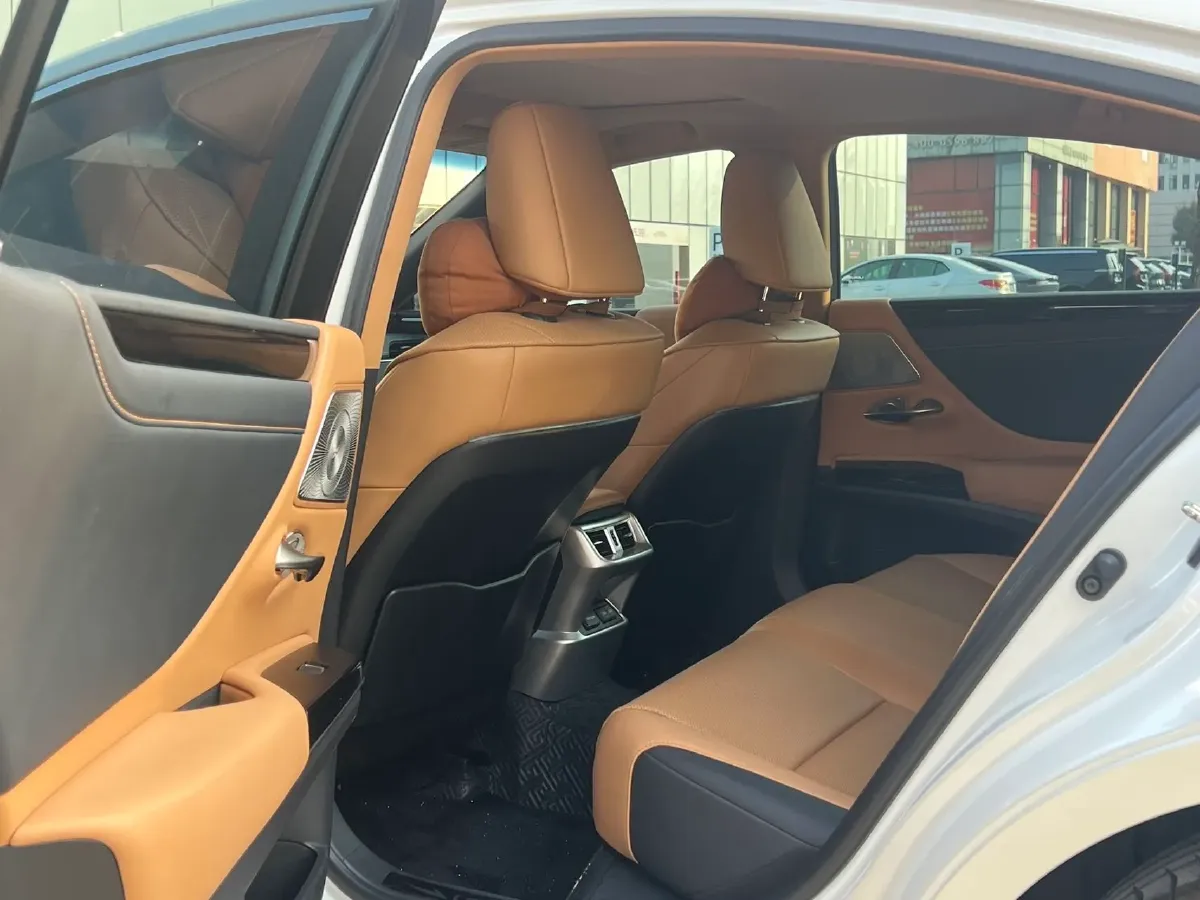 2023 Lexus ES 2.0L 173HP L4 CVT,autocango,china used car exporter,china ev exporter,chinese used car exporter,chinese used ev exporter