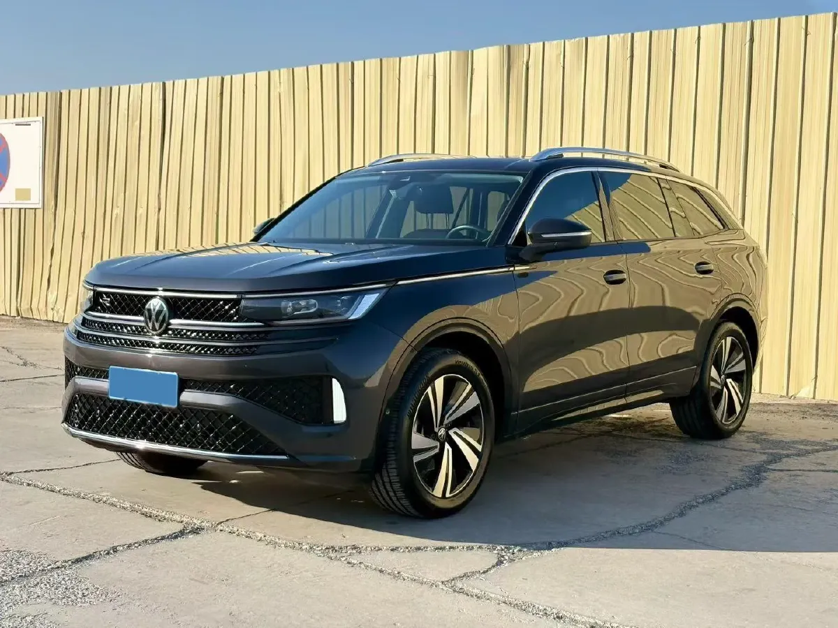 2025 Volkswagen Tavendor 2.0T 220HP L4 7DCT,autocango,china used car exporter,china ev exporter,chinese used car exporter,chinese used ev exporter