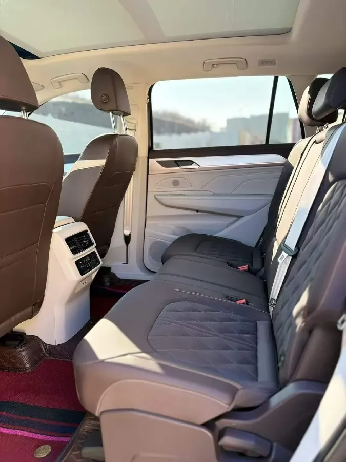 2025 Volkswagen Tavendor 2.0T 220HP L4 7DCT,autocango,china used car exporter,china ev exporter,chinese used car exporter,chinese used ev exporter