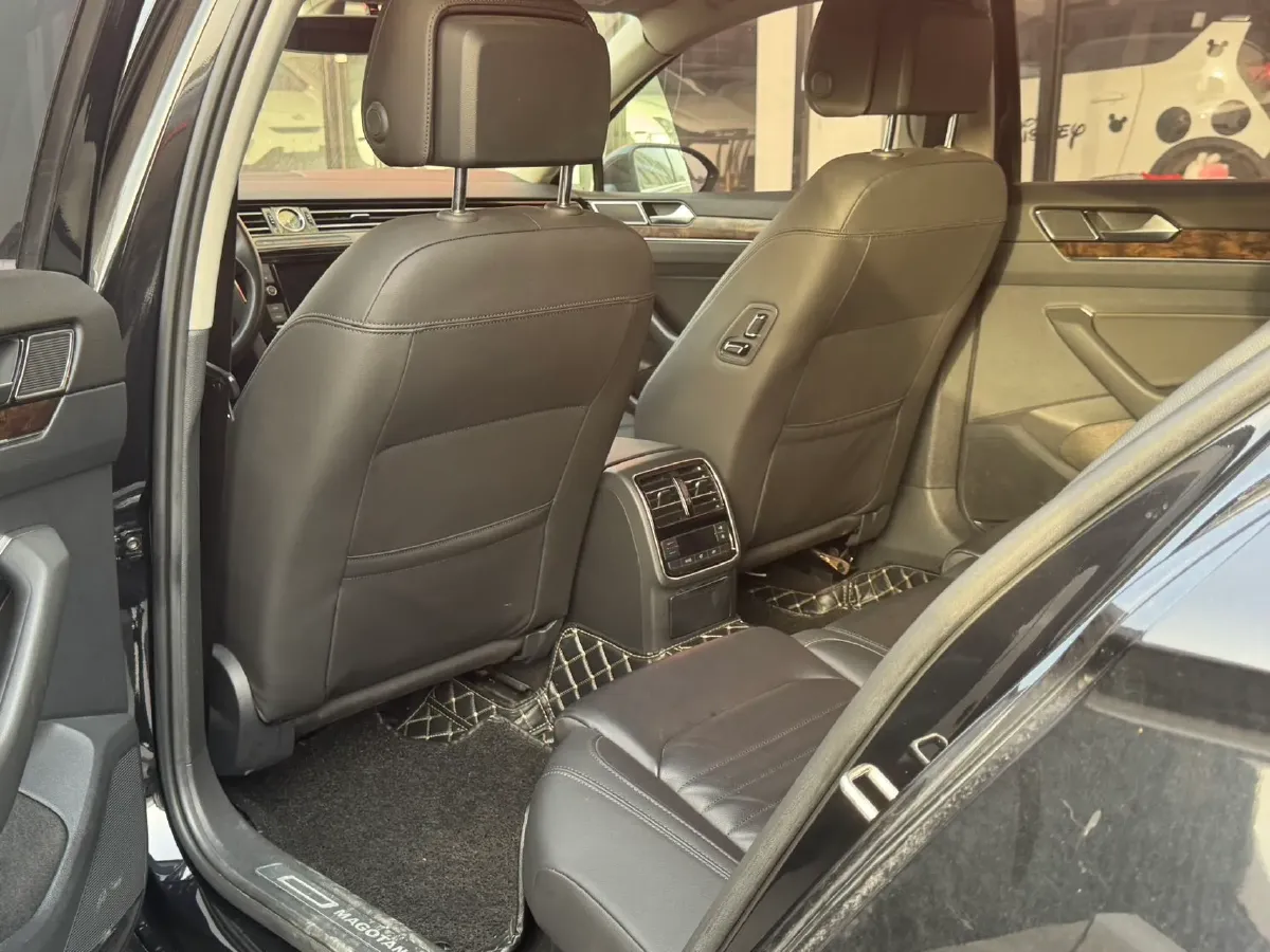 2019 Volkswagen Magotan 2.0T 186HP L4 7DCT,autocango,china used car exporter,china ev exporter,chinese used car exporter,chinese used ev exporter