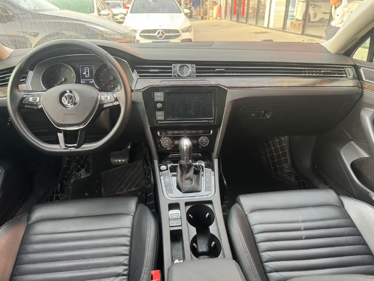 2019 Volkswagen Magotan 2.0T 186HP L4 7DCT,autocango,china used car exporter,china ev exporter,chinese used car exporter,chinese used ev exporter