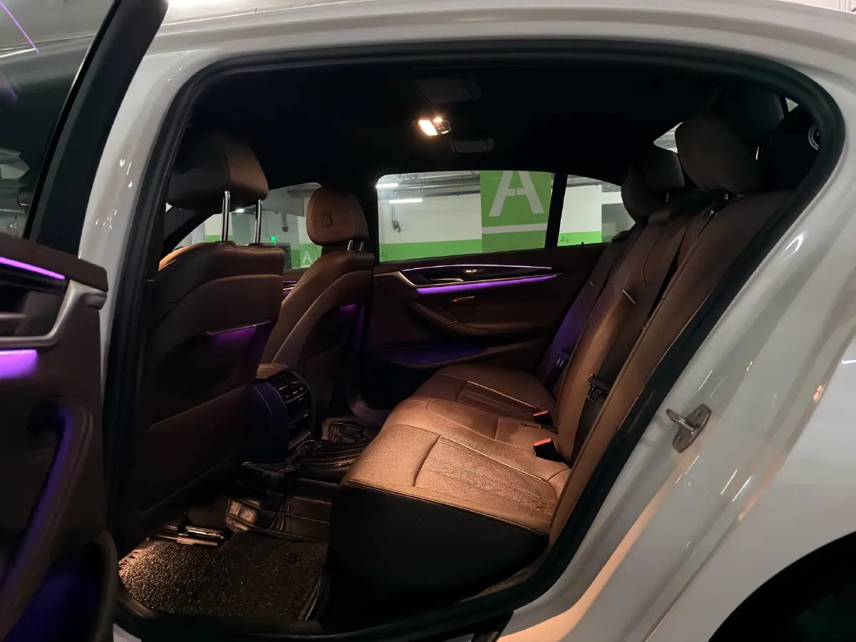 2022 BMW 5 Series 2.0T 184HP L4 8AT,autocango,china used car exporter,china ev exporter,chinese used car exporter,chinese used ev exporter