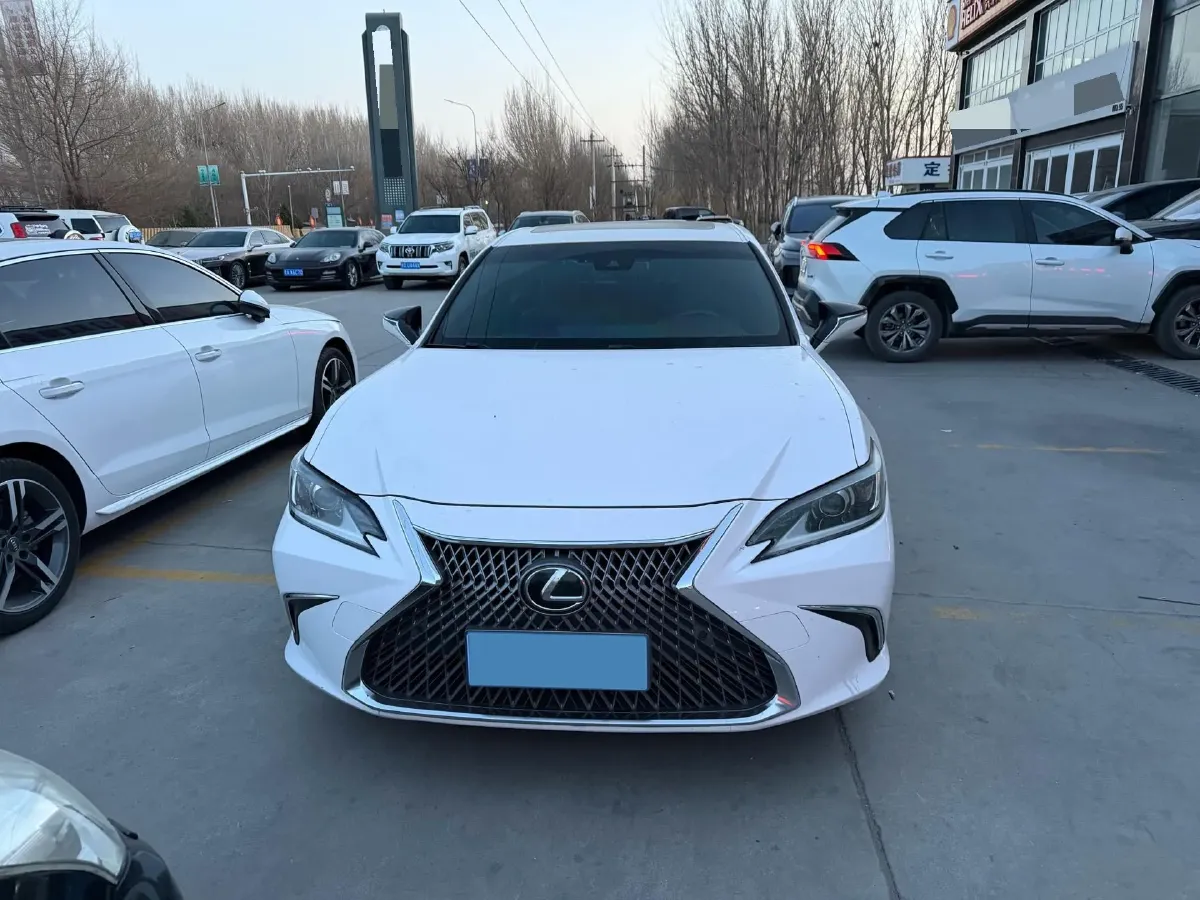 2018 Lexus ES 2.0L 167HP L4 6AT,autocango,china used car exporter,china ev exporter,chinese used car exporter,chinese used ev exporter