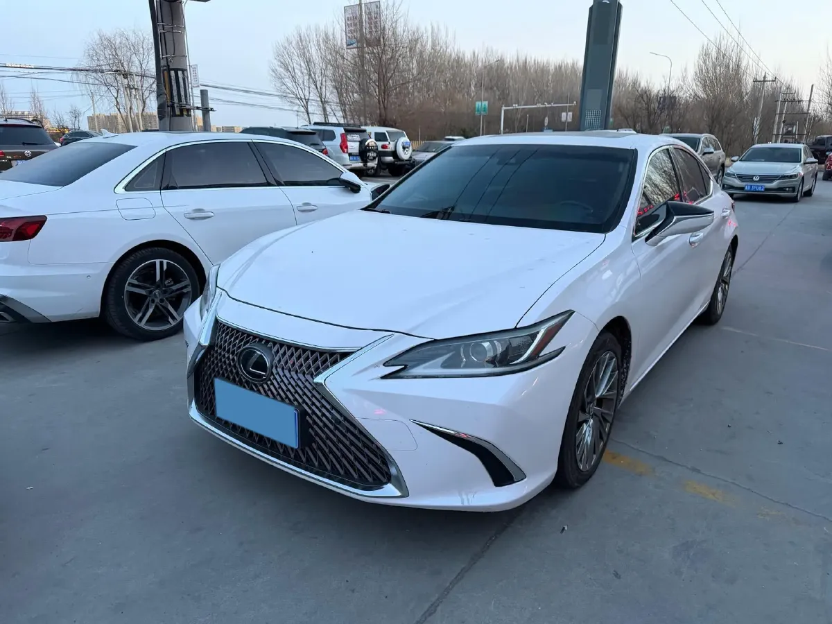 2018 Lexus ES 2.0L 167HP L4 6AT,autocango,china used car exporter,china ev exporter,chinese used car exporter,chinese used ev exporter