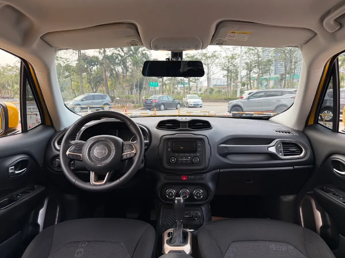 2017 Jeep Renegade 1.4T 150HP L4 7DCT,autocango,china used car exporter,china ev exporter,chinese used car exporter,chinese used ev exporter