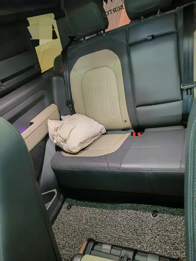 2021 Land Rover Defender 3.0T 400HP L6 8AT,autocango,china used car exporter,china ev exporter,chinese used car exporter,chinese used ev exporter