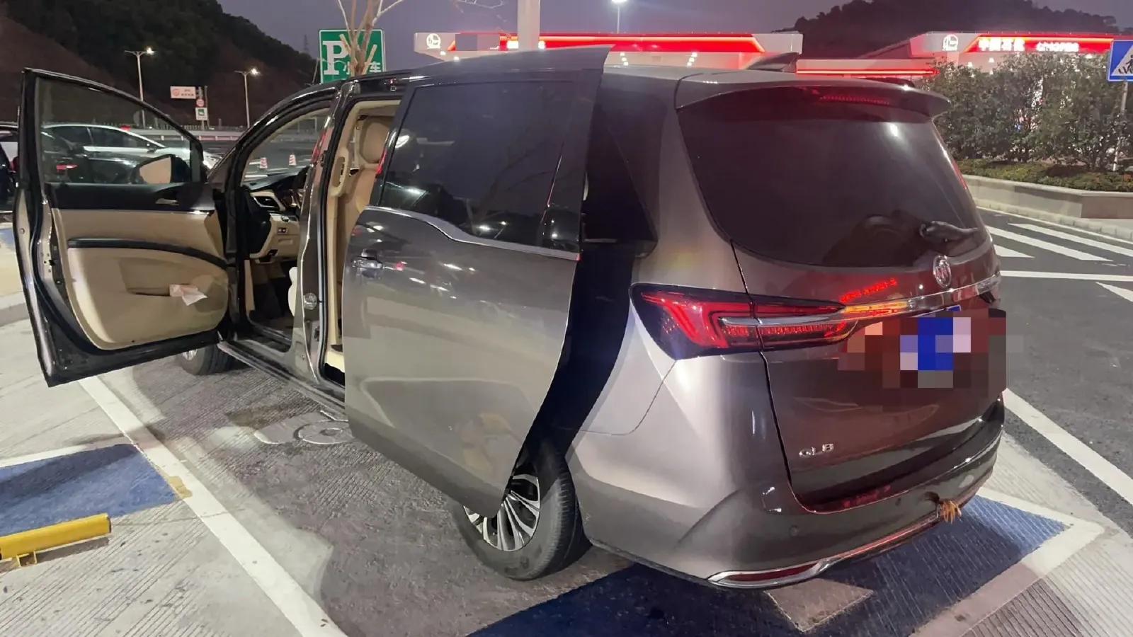 2023 Buick GL8 2.0T 237HP L4 9AT,autocango,china used car exporter,china ev exporter,chinese used car exporter,chinese used ev exporter