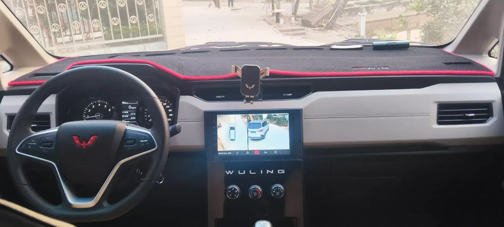 2021 WuLing HongGuang Plus 1.5L 99HP L4 6MT,autocango,china used car exporter,china ev exporter,chinese used car exporter,chinese used ev exporter