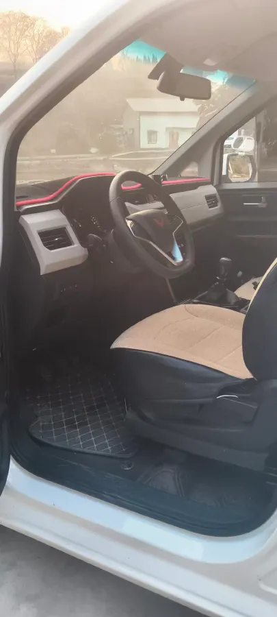 2021 WuLing HongGuang Plus 1.5L 99HP L4 6MT,autocango,china used car exporter,china ev exporter,chinese used car exporter,chinese used ev exporter