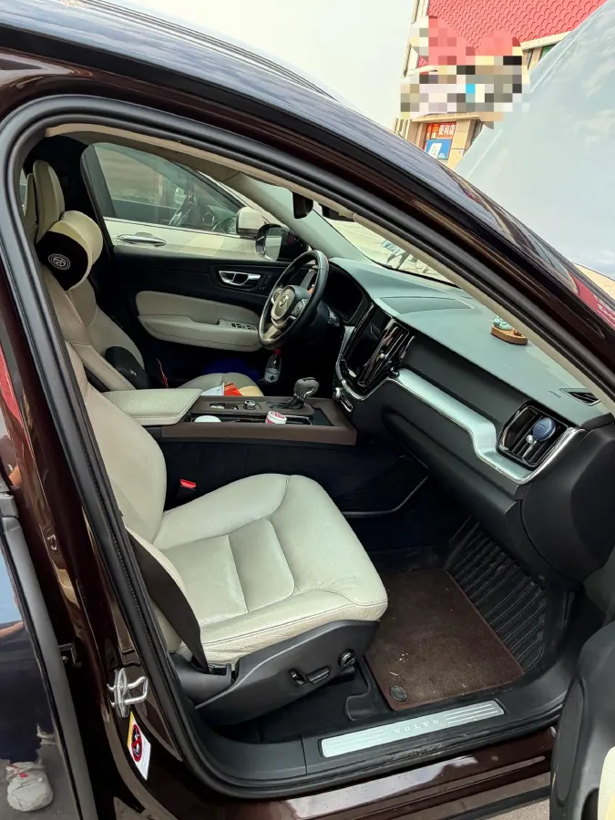 2018 Volvo XC60 2.0T 254HP L4 8AT,autocango,china used car exporter,china ev exporter,chinese used car exporter,chinese used ev exporter