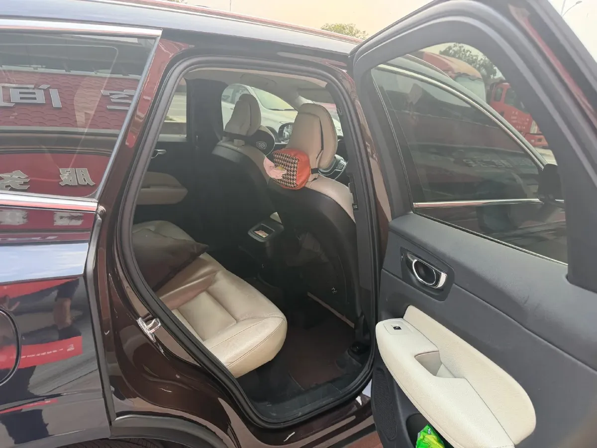 2018 Volvo XC60 2.0T 254HP L4 8AT,autocango,china used car exporter,china ev exporter,chinese used car exporter,chinese used ev exporter